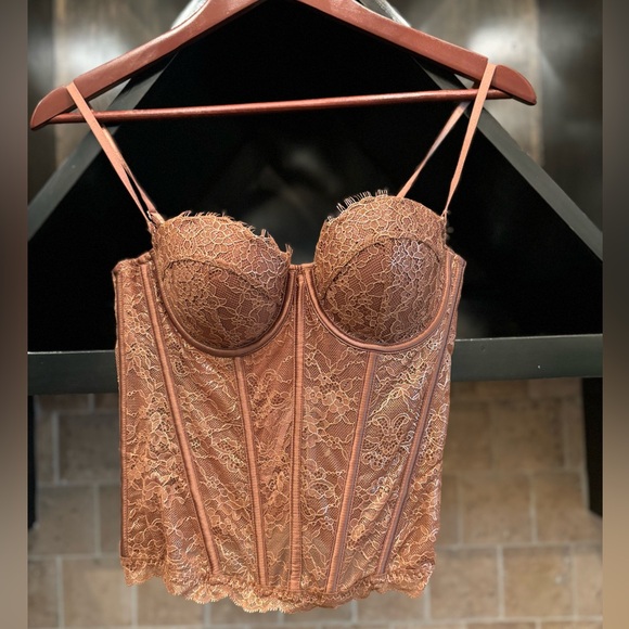 Victoria’s Secret Lace Corset - Picture 4 of 7